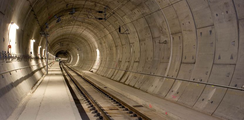 Un TGV Paris-Montpellier roule 9 minutes et reste bloqué 6 heures dans un tunnel